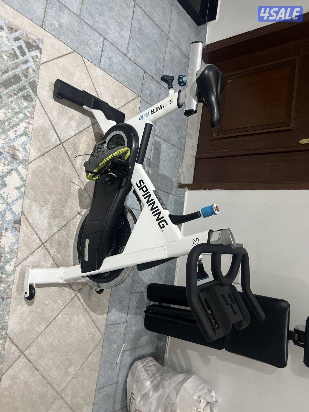 للبيع جهاز قاري رياضة مافي ولا شيء ومعه جوتي قياس ٤١0