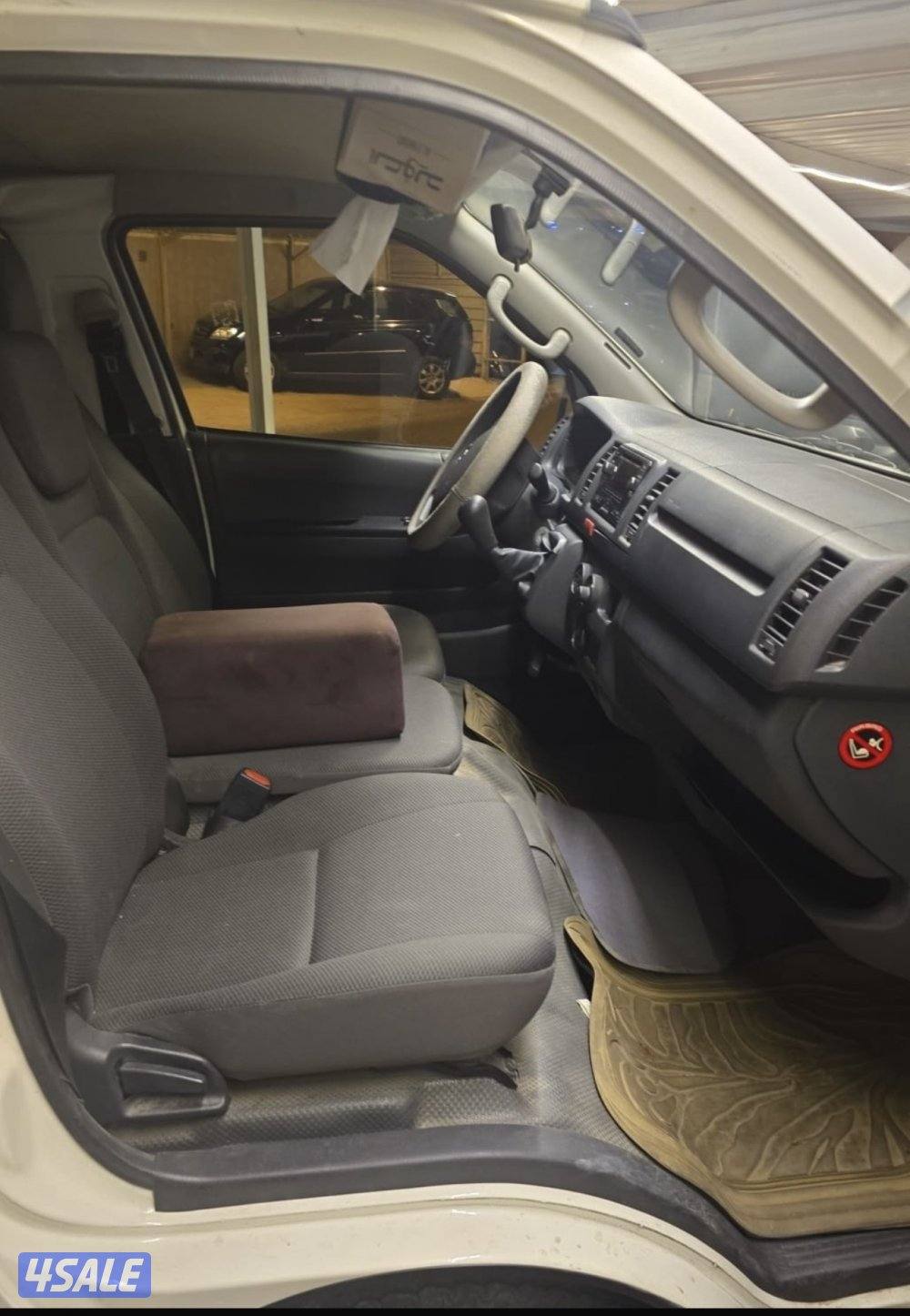 للبيع باص تويوتا هايس موديل 2022 الساير قير عادي بوكس مقفل شرط الفحص2