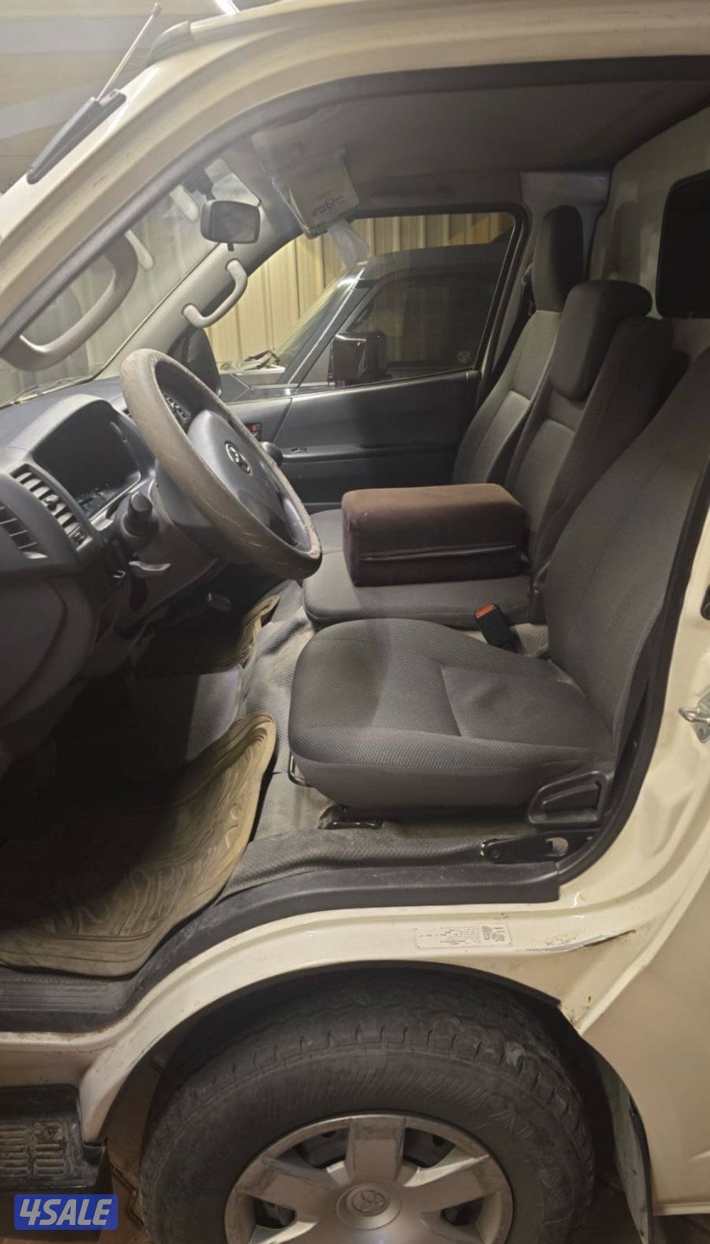 للبيع باص تويوتا هايس موديل 2022 الساير قير عادي بوكس مقفل شرط الفحص3