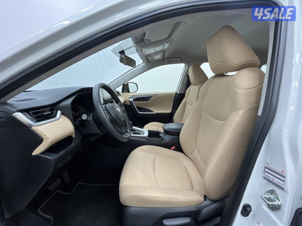 TOYOTA RAV401 4X2 STANDARD OPTION4