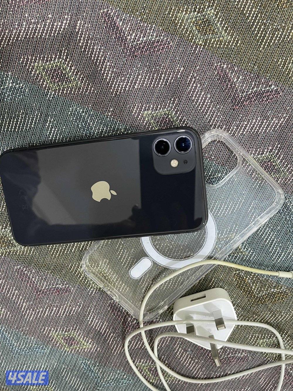 ايفون 11 اسود 128 جيجابايت بطارية 100 نظيف وشغال تمام مع الكفر0