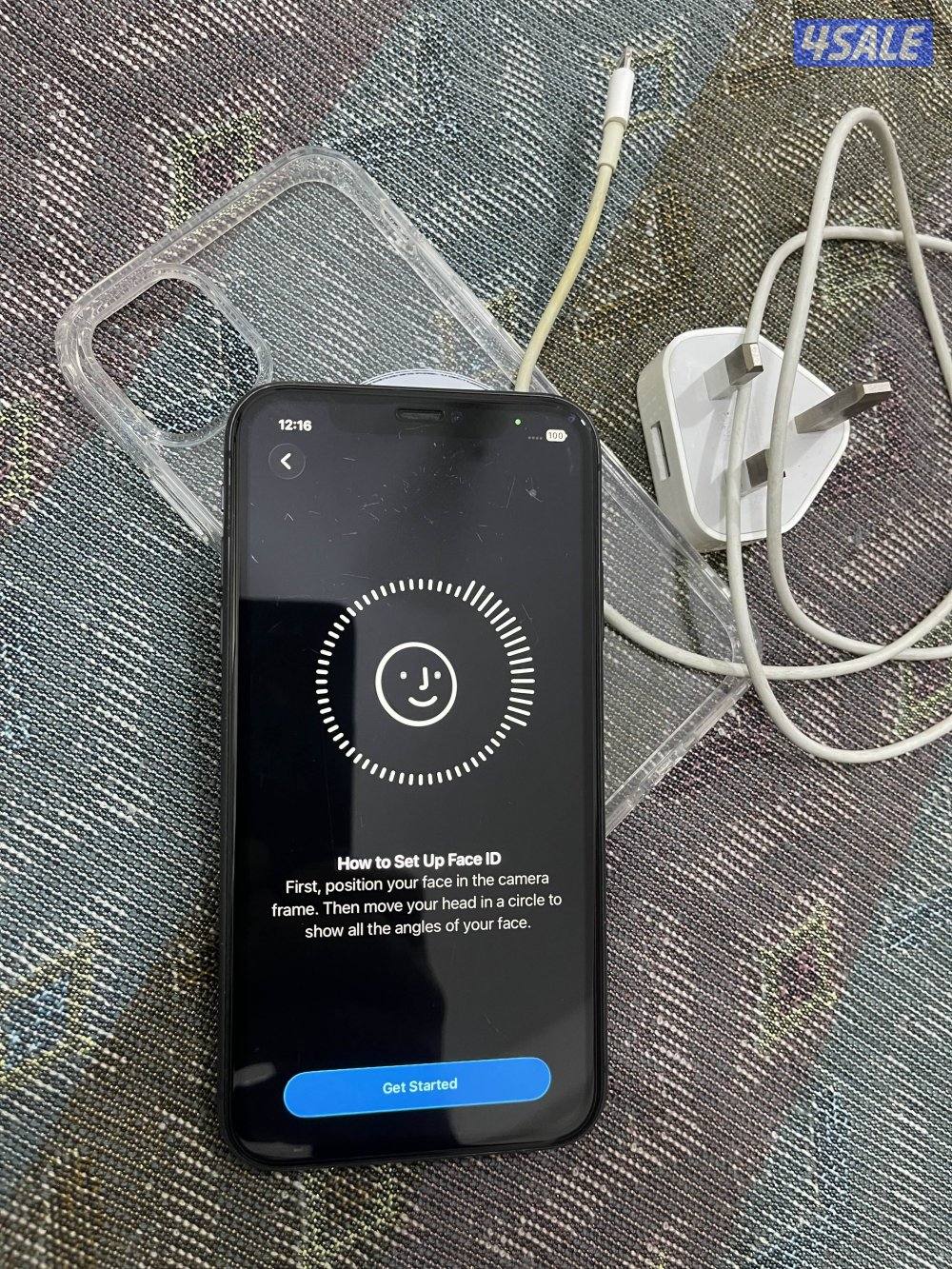 ايفون 11 اسود 128 جيجابايت بطارية 100 نظيف وشغال تمام مع الكفر5