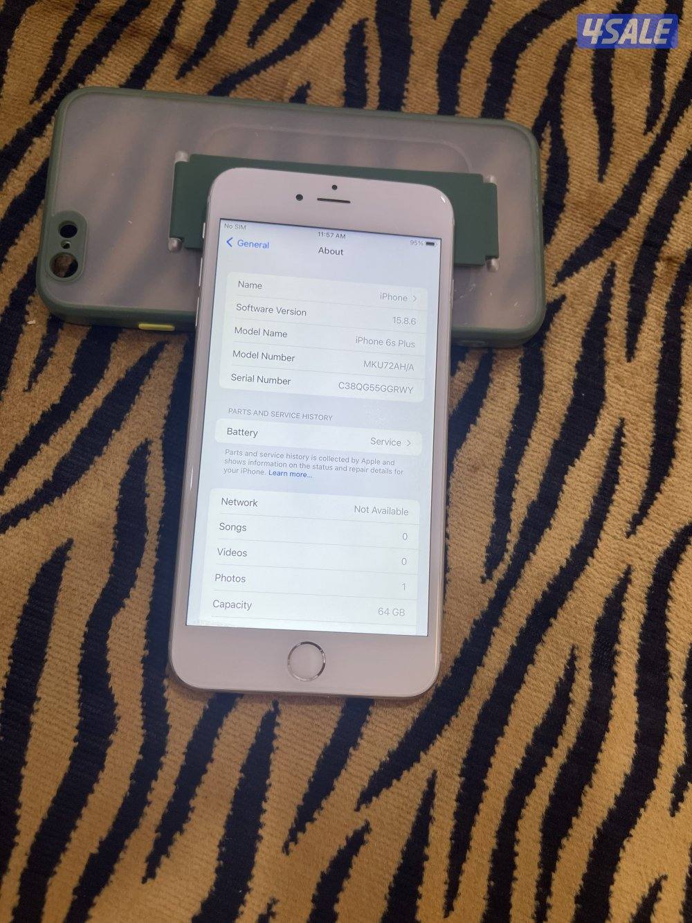 ايفون 6s بلس 64 قيقا شغال زين مع كفر وشاحن3