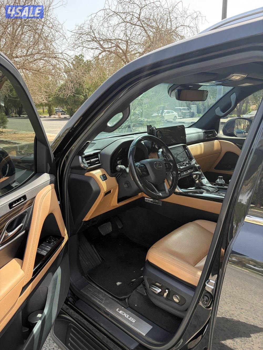 جيب لكزس 2023 اسود1