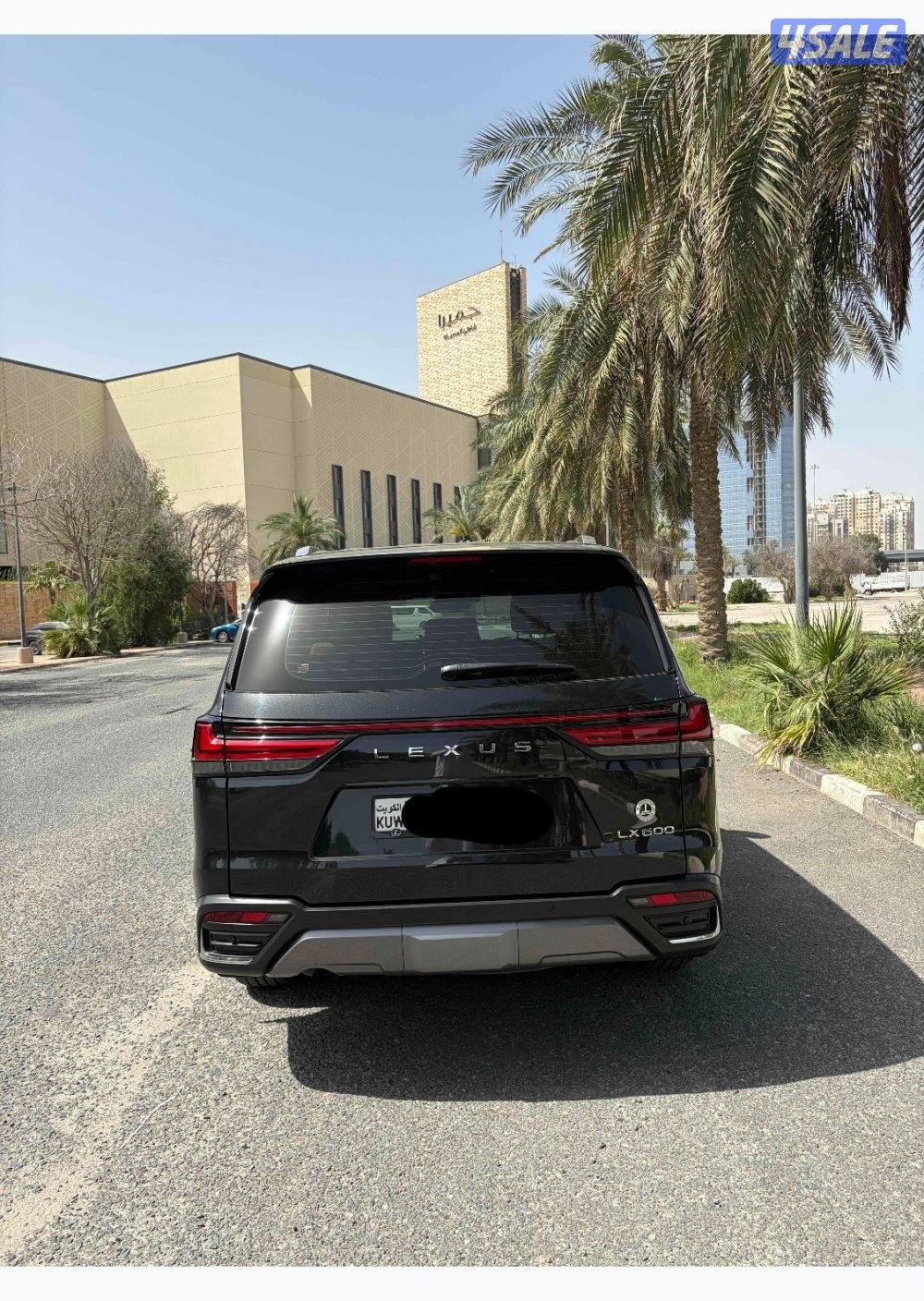 جيب لكزس 2023 اسود2