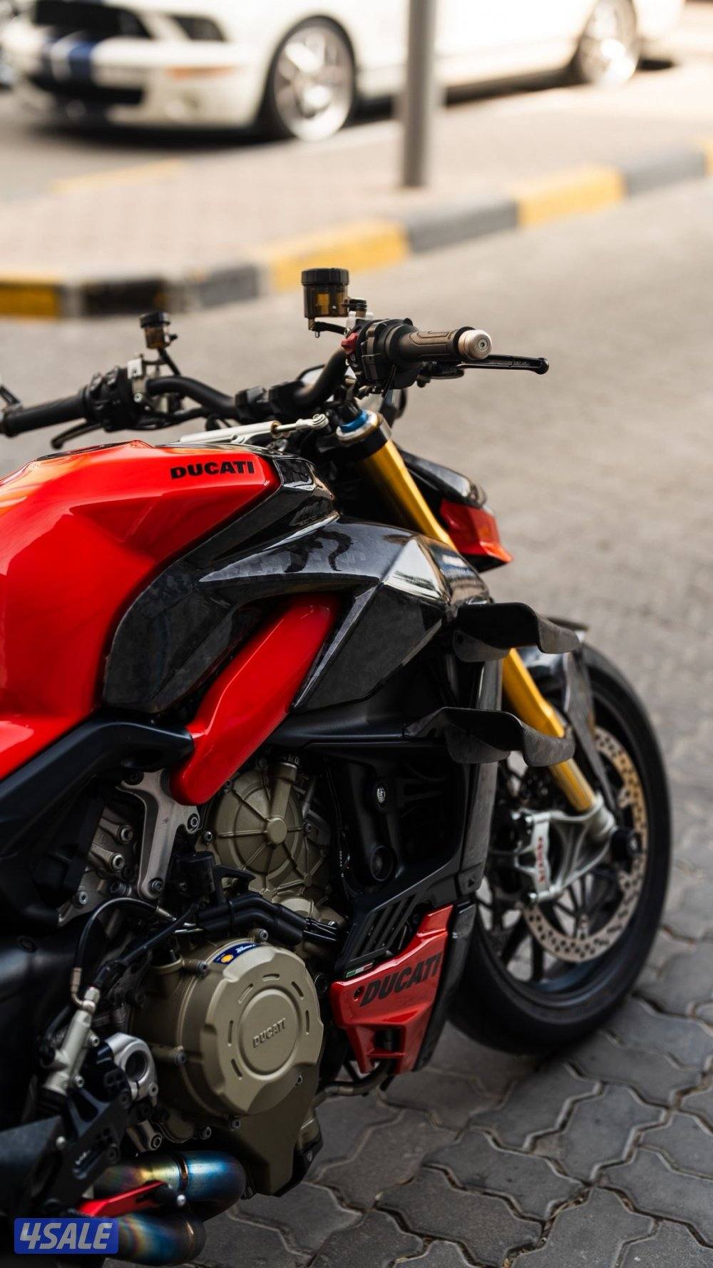 Ducati Streetfighter V44