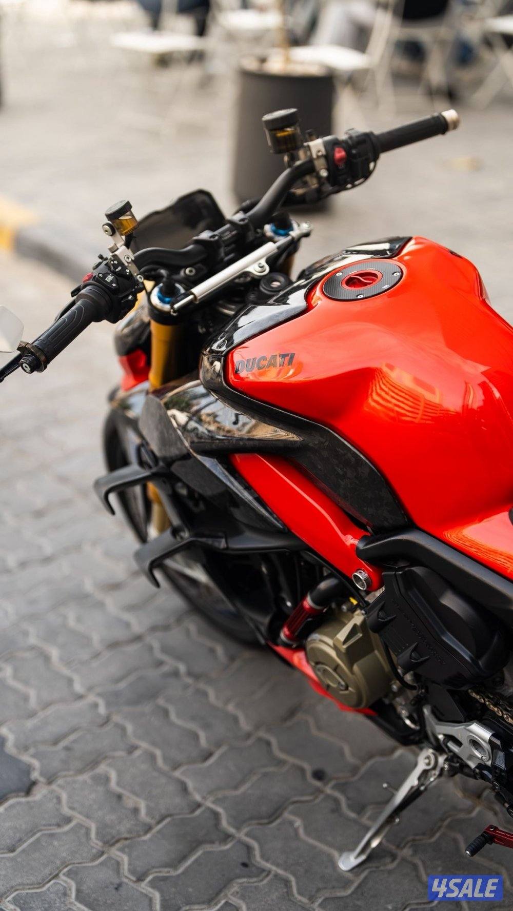 Ducati Streetfighter V47