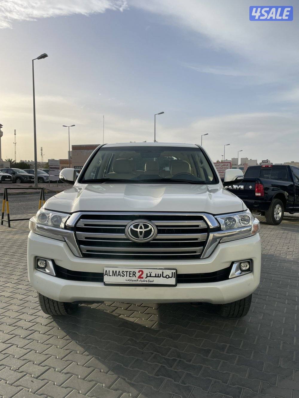 للبيع لاند كروزر VXRموديل 2017 وارد قطر1