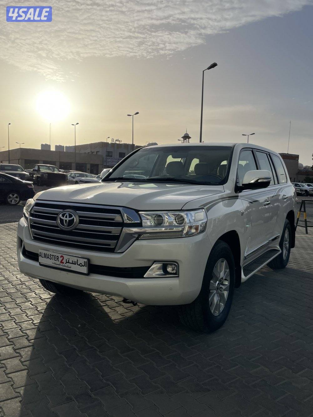 للبيع لاند كروزر VXRموديل 2017 وارد قطر2