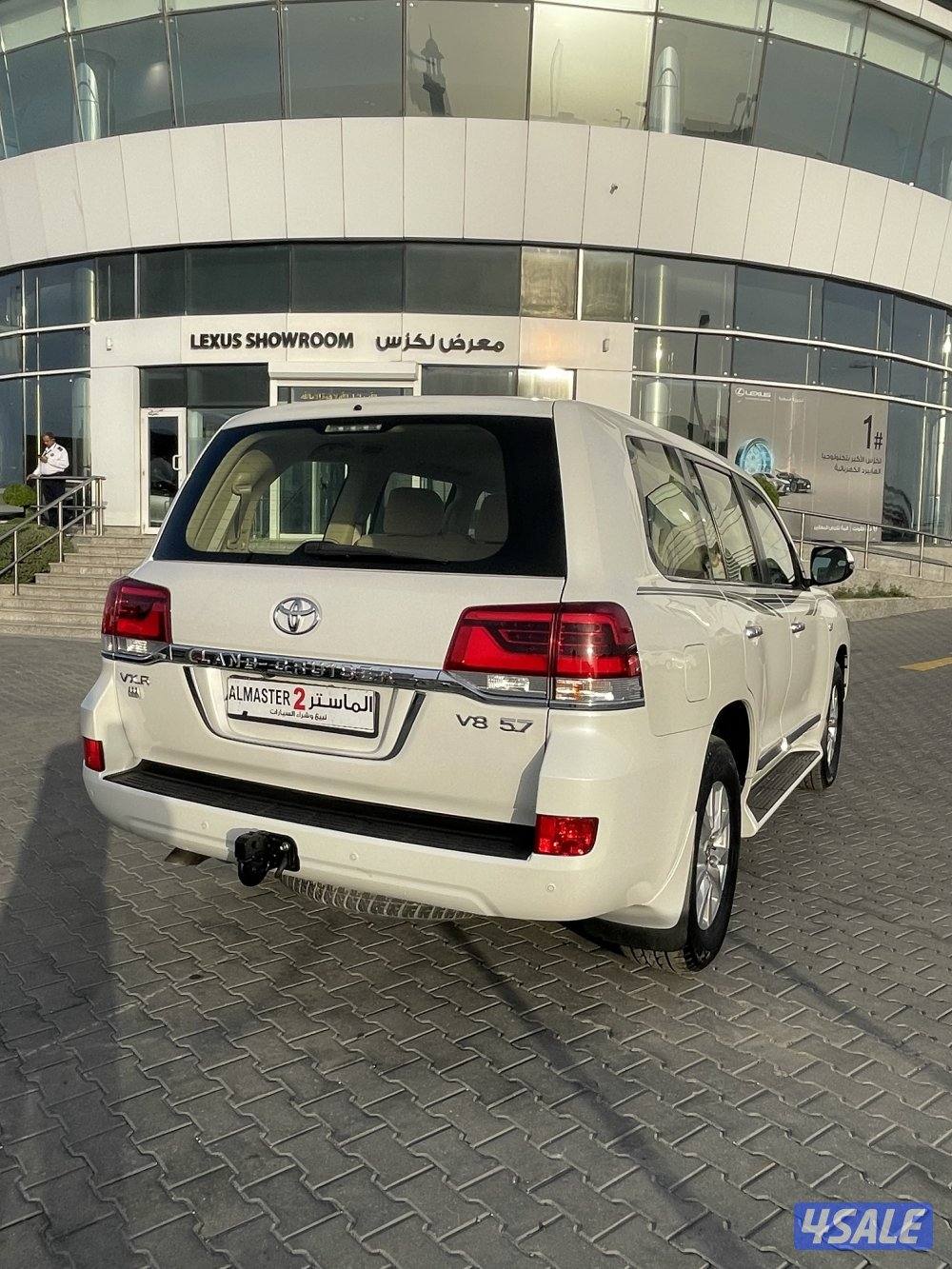 للبيع لاند كروزر VXRموديل 2017 وارد قطر3