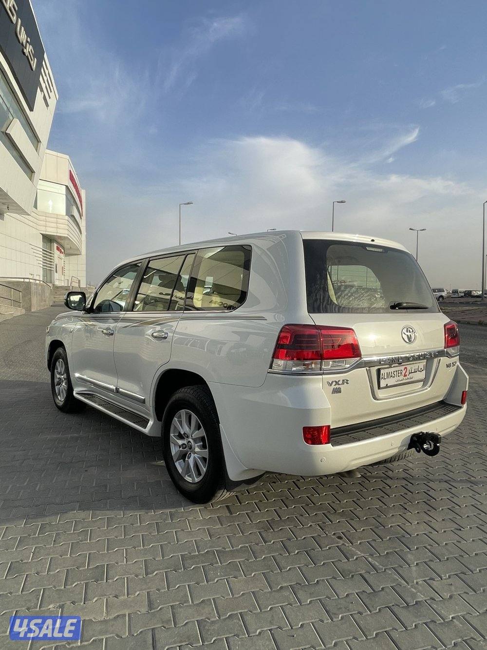 للبيع لاند كروزر VXRموديل 2017 وارد قطر5