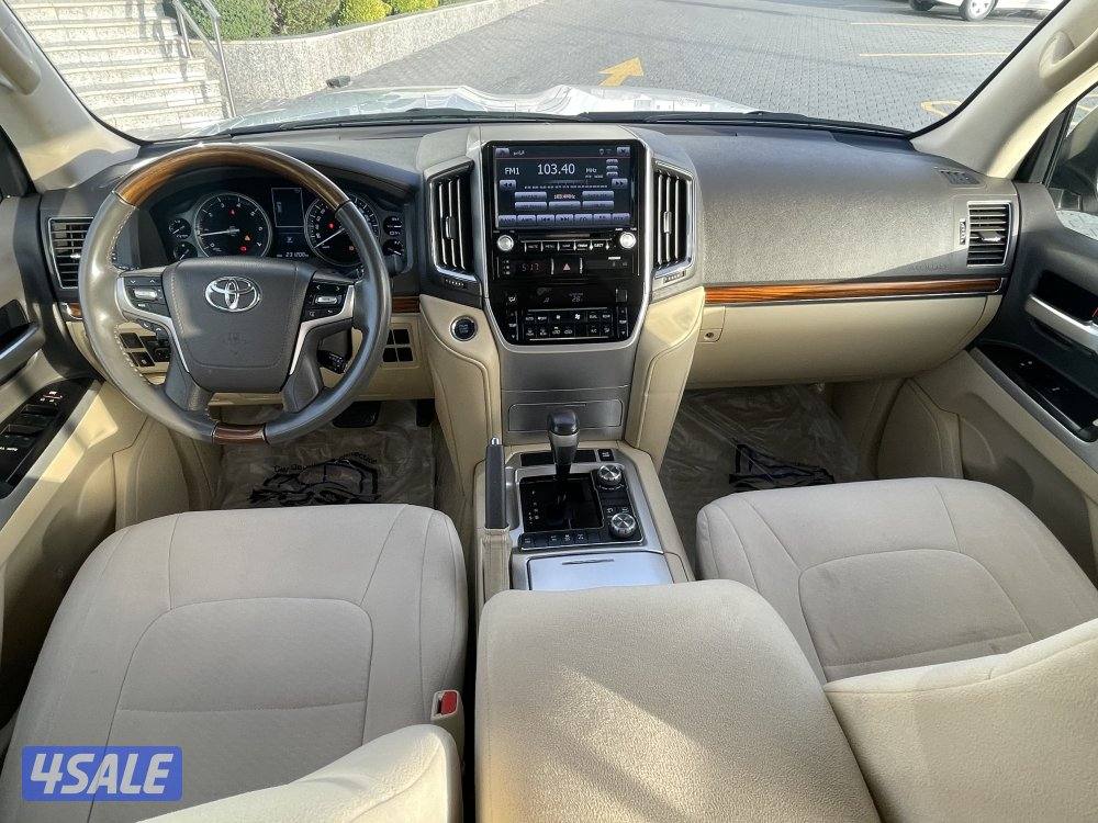 للبيع لاند كروزر VXRموديل 2017 وارد قطر9