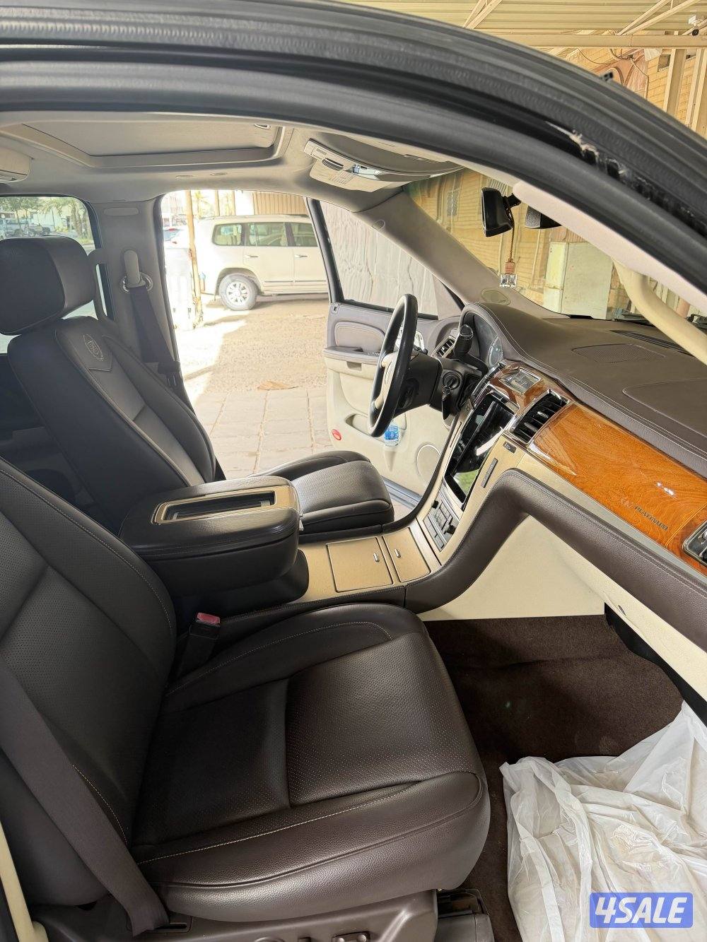 داخلية اسكاليد بلاتنيوم كامله نظيفه2