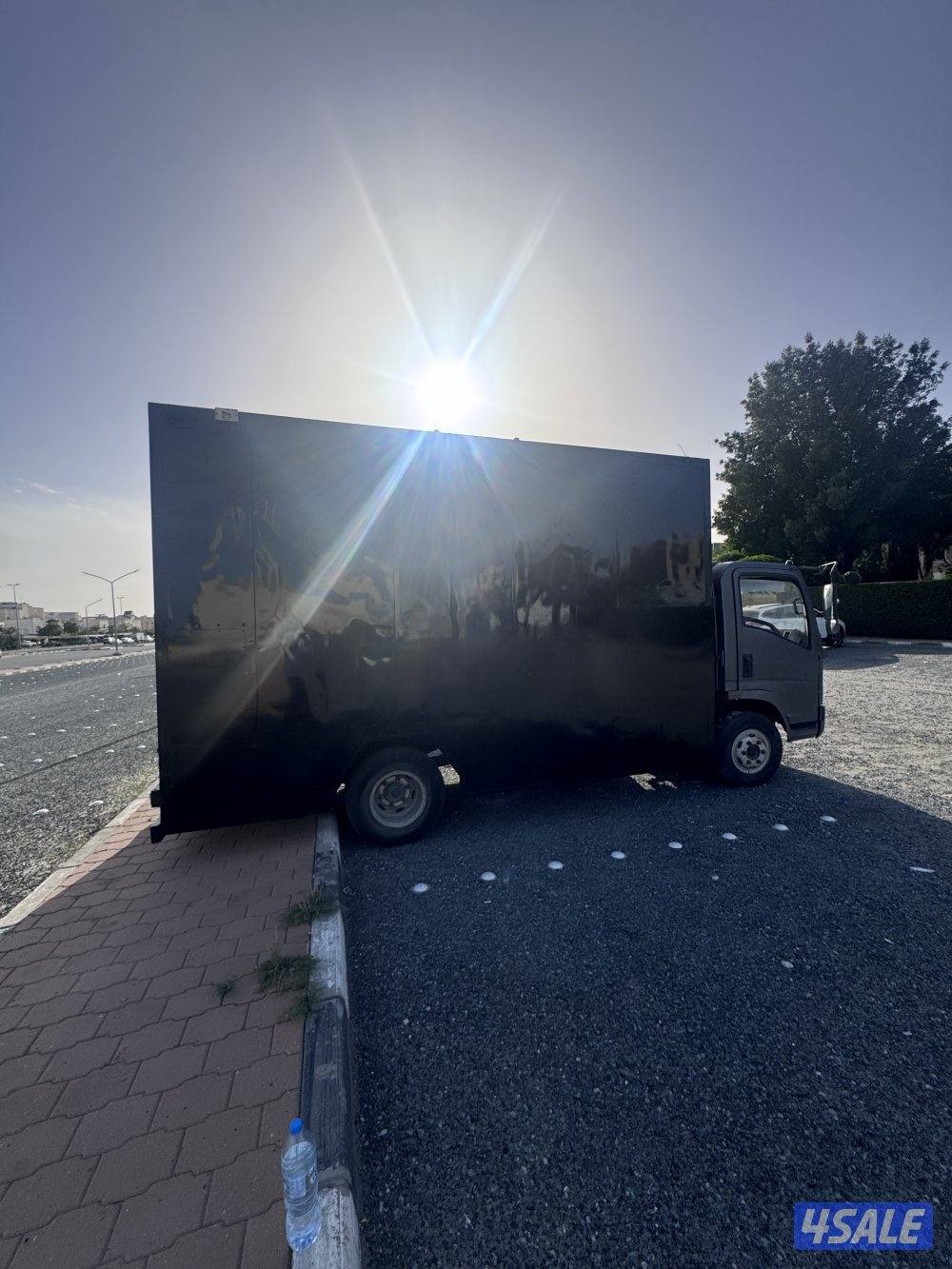 نصف شاحنه صندوق مقفل سينو ترك ٢٠١٣ ينفع بقاله او نقل عفش1