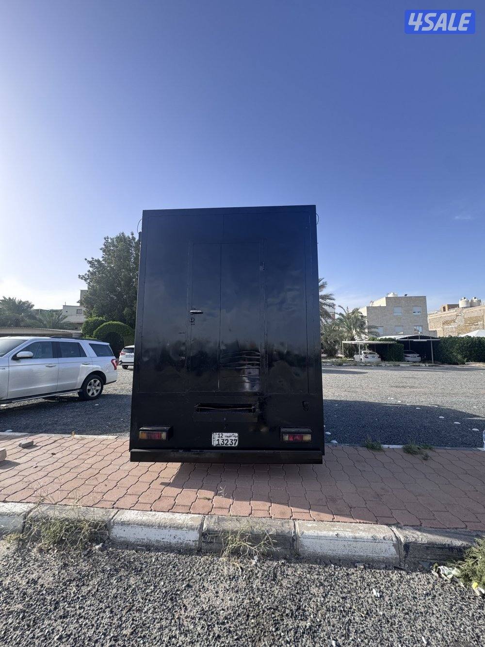 نصف شاحنه صندوق مقفل سينو ترك ٢٠١٣ ينفع بقاله او نقل عفش4