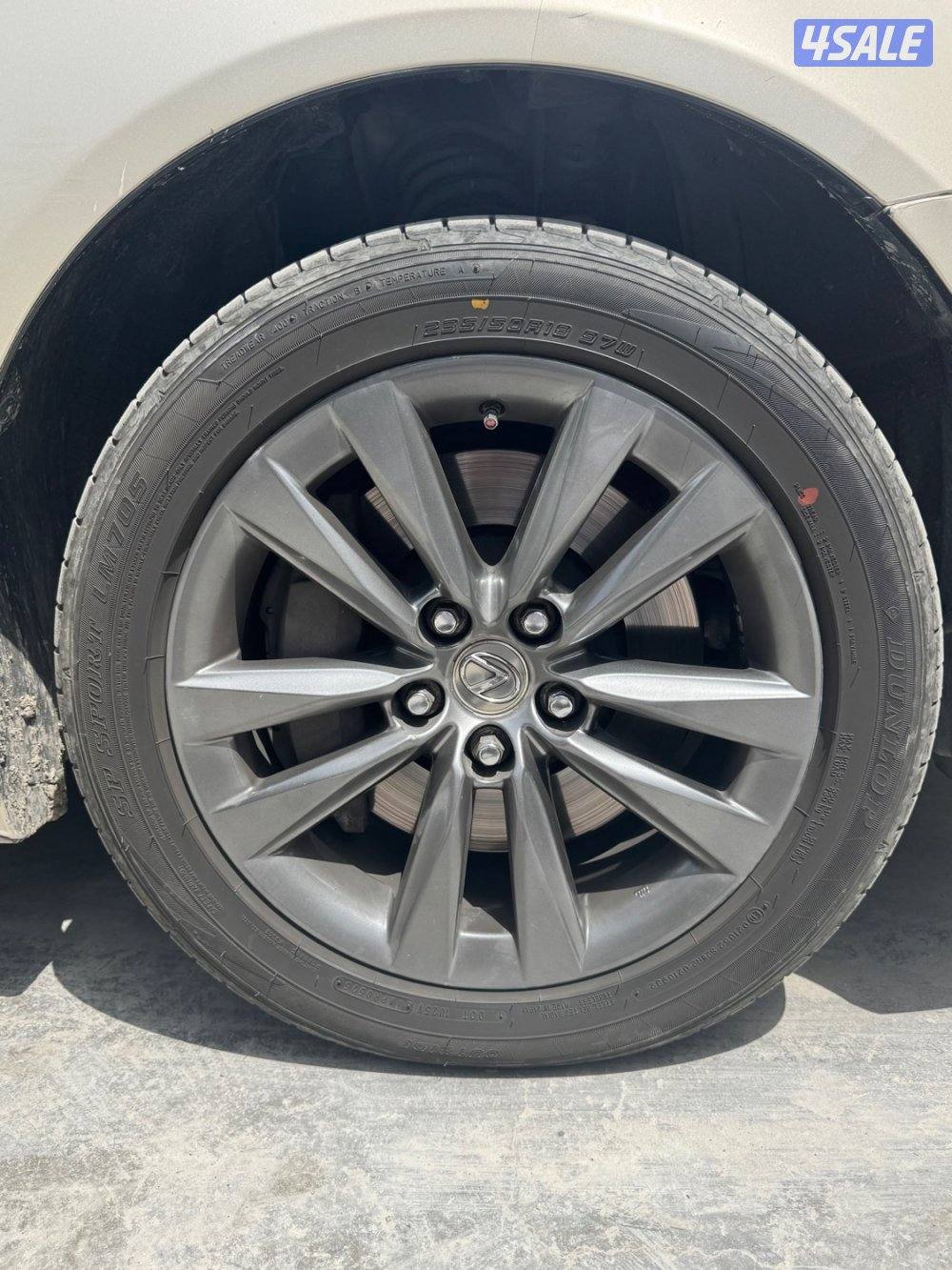 للبيع 4 رنقات لكزس 18 مع توايرهم0