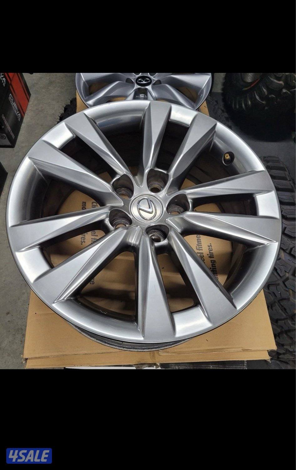 للبيع 4 رنقات لكزس 18 مع توايرهم1