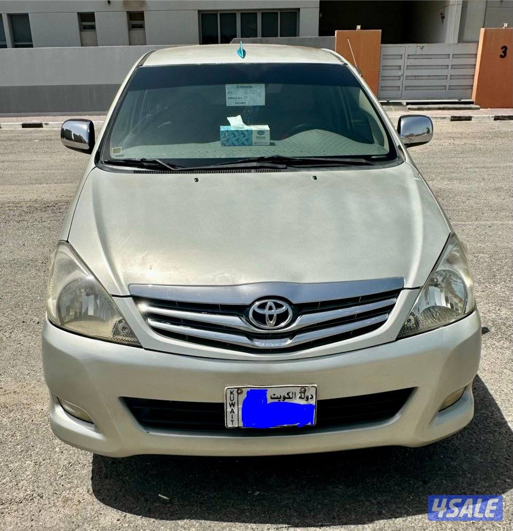 Toyota innova 2010 excellent good condition0