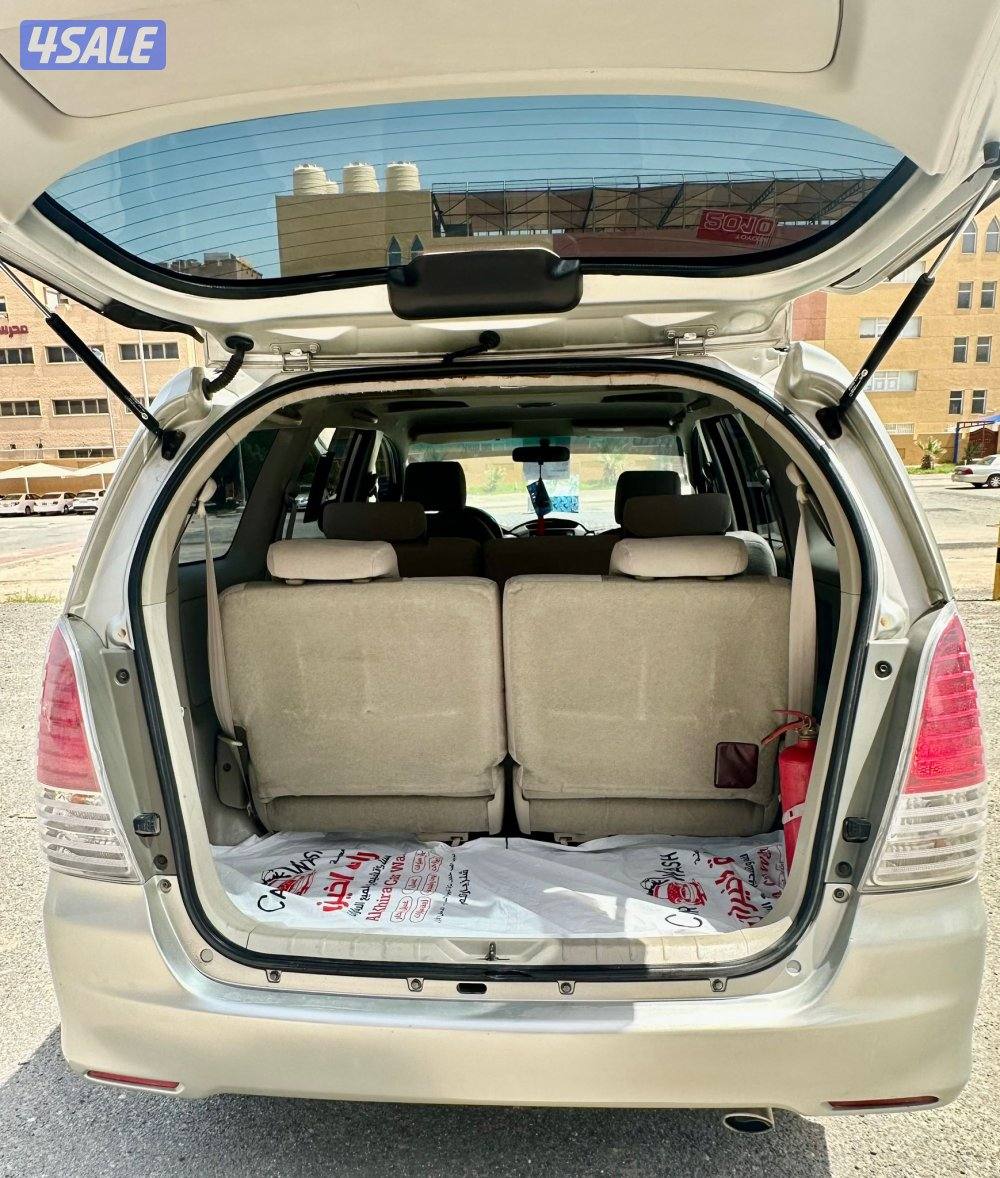 Toyota innova 2010 excellent good condition5