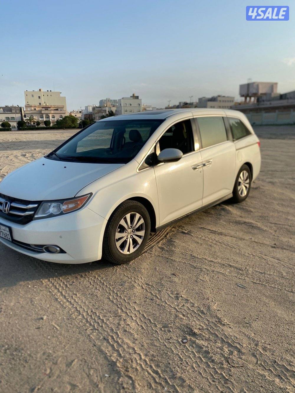 للبيع هوندا اودسي 2014 عداد 261.000 الف الدرجه الاولي شاشتين ابواب كهر3