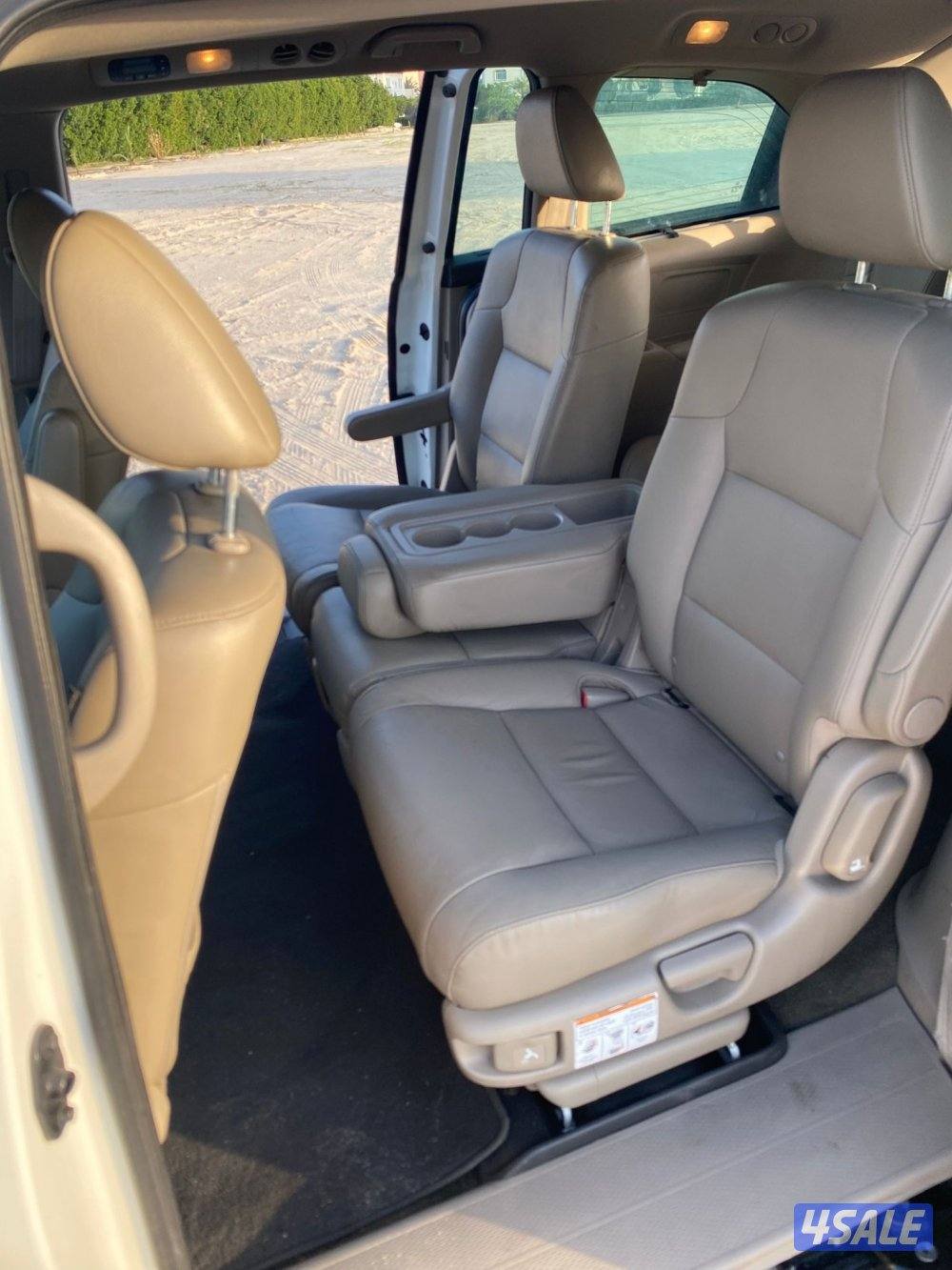 للبيع هوندا اودسي 2014 عداد 261.000 الف الدرجه الاولي شاشتين ابواب كهر4