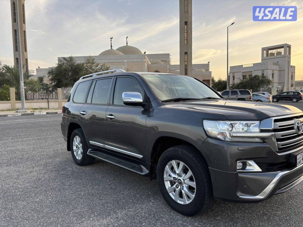 للبيع لاندكروزر ماشي ١٥٨0