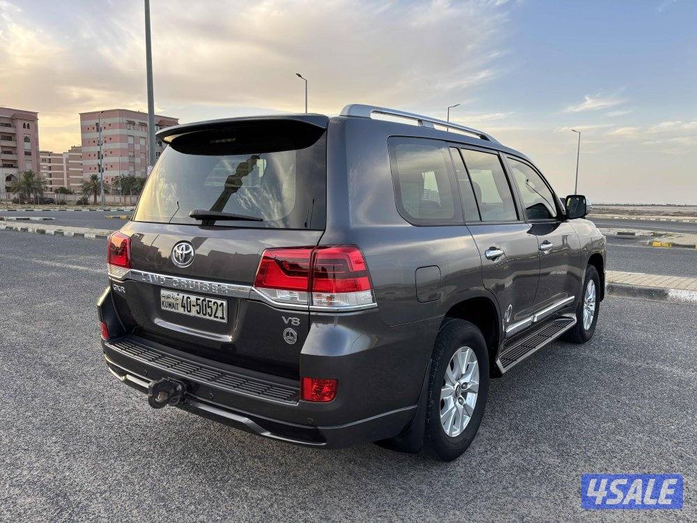 للبيع لاندكروزر ماشي ١٥٨6