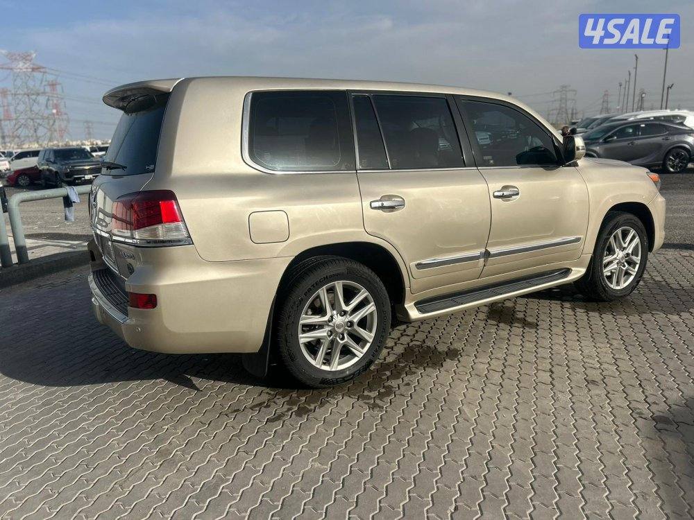 لكزس LX570 درجة ثانيه موديل 2013 ماشى 448.000 k.m وارد الساير.3