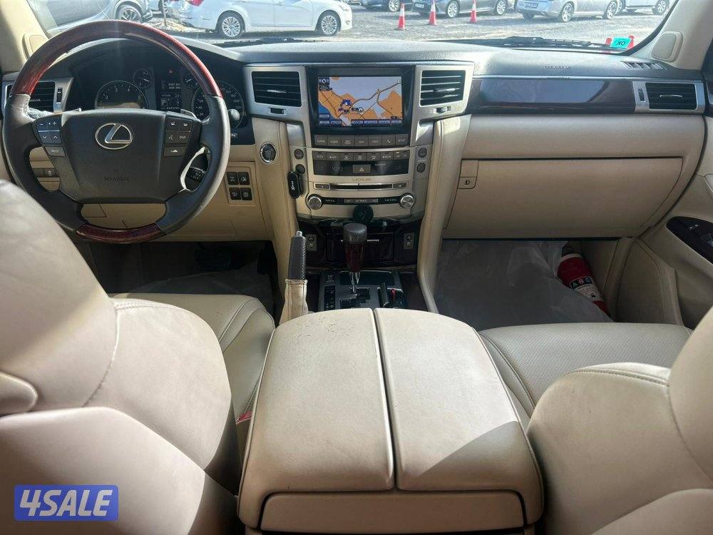 لكزس LX570 درجة ثانيه موديل 2013 ماشى 448.000 k.m وارد الساير.6