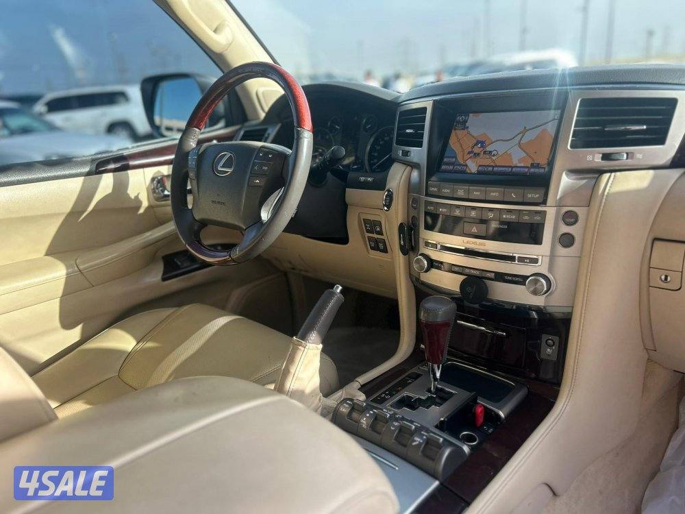 لكزس LX570 درجة ثانيه موديل 2013 ماشى 448.000 k.m وارد الساير.7