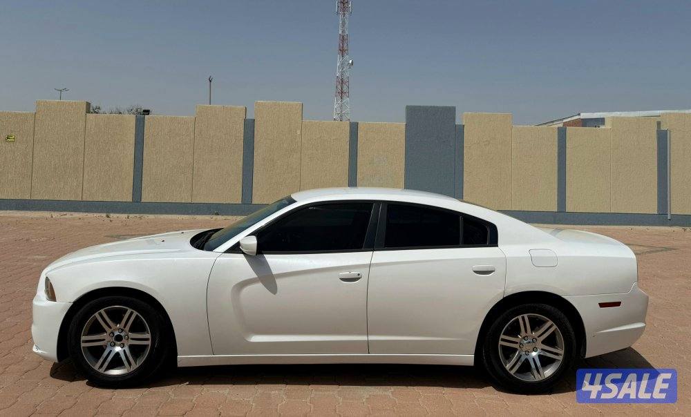 بحالة ممتازة جدا دودج تشارجر 2014 وكالة 6 سلندر فحص ماكينة قير شاسي6