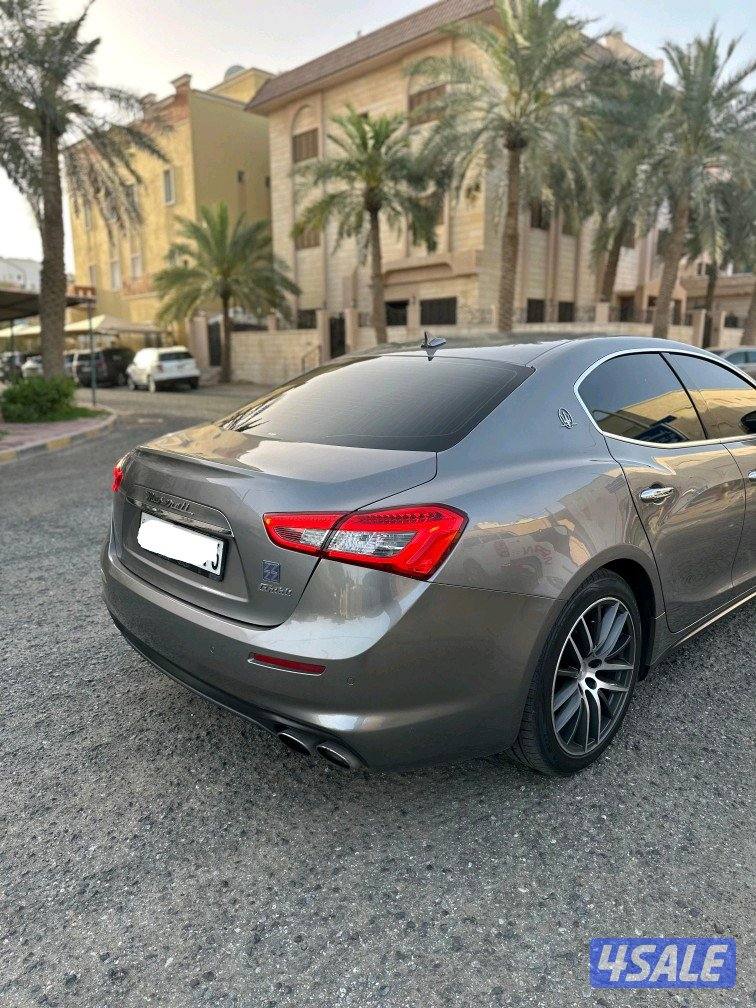 للبيع مازيراتي جيبلي  وارد الوكاله الزياني -  2018 - عداد 97 الف 
فتحه0