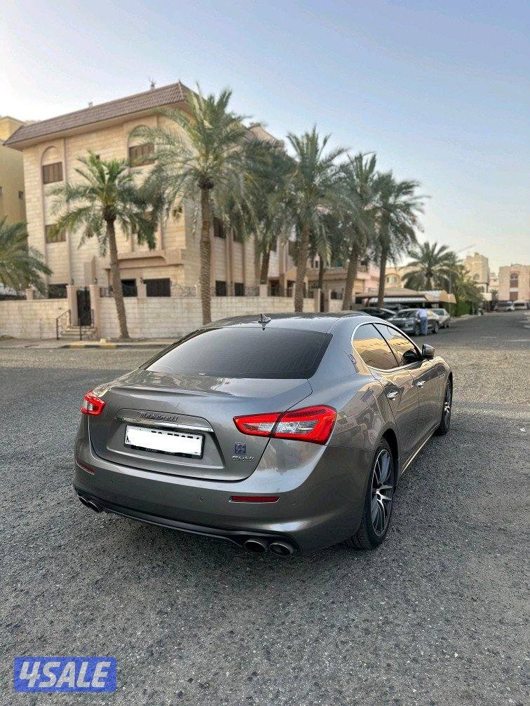 للبيع مازيراتي جيبلي  وارد الوكاله الزياني -  2018 - عداد 97 الف 
فتحه4