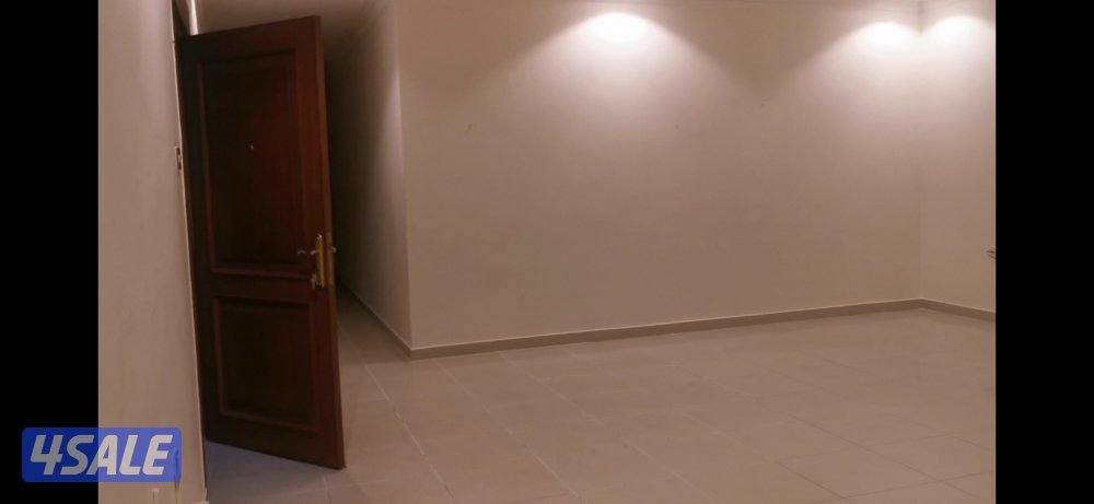 للإيجار دور أول في الجابريه0