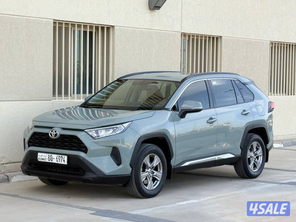 تويوتا راف فور - موديل 2023 - عداد 15 - وارد الساير - بحاله الوكاله0