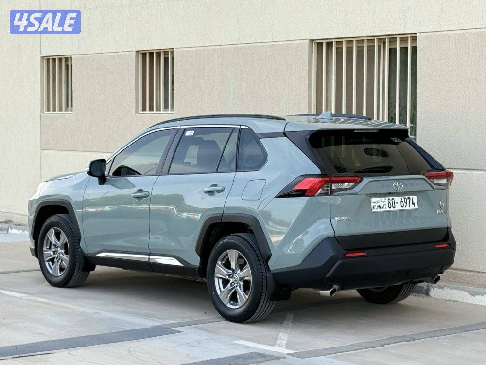 تويوتا راف فور - موديل 2023 - عداد 15 - وارد الساير - بحاله الوكاله3
