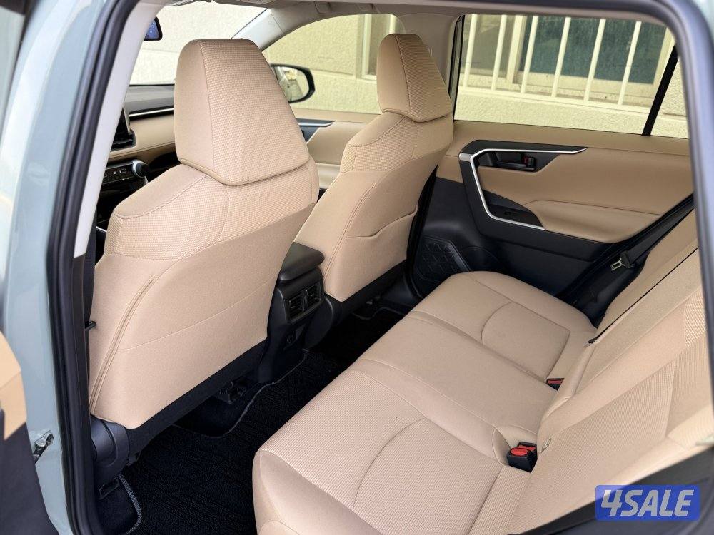 تويوتا راف فور - موديل 2023 - عداد 15 - وارد الساير - بحاله الوكاله8