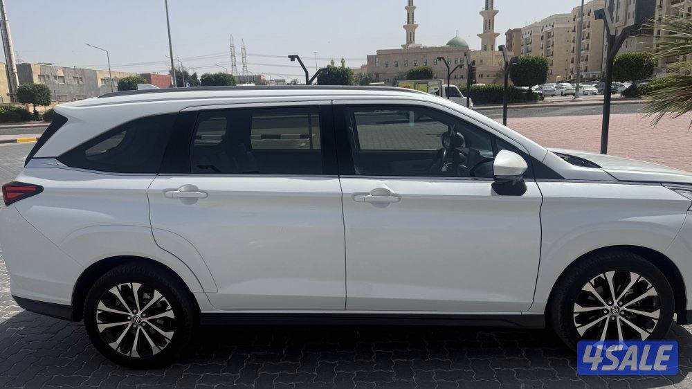 للبيع سياره تويوتا فيلوز موديل 2023 شرط الفحص قير مكينه شاصي لايوثر8