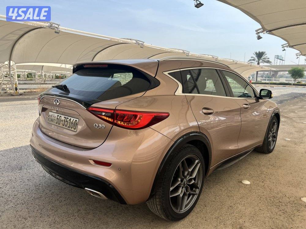 انفينيتي Q30 موديل 2018 عداد 84 الف3