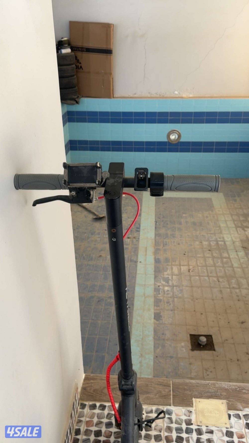 سكوتر للبيع يحتاج تصليح كيبلات ودعامية  الخلفية معه شحن سكوتر ممتاز1