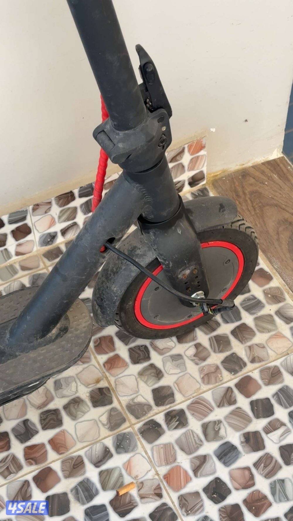 سكوتر للبيع يحتاج تصليح كيبلات ودعامية  الخلفية معه شحن سكوتر ممتاز3