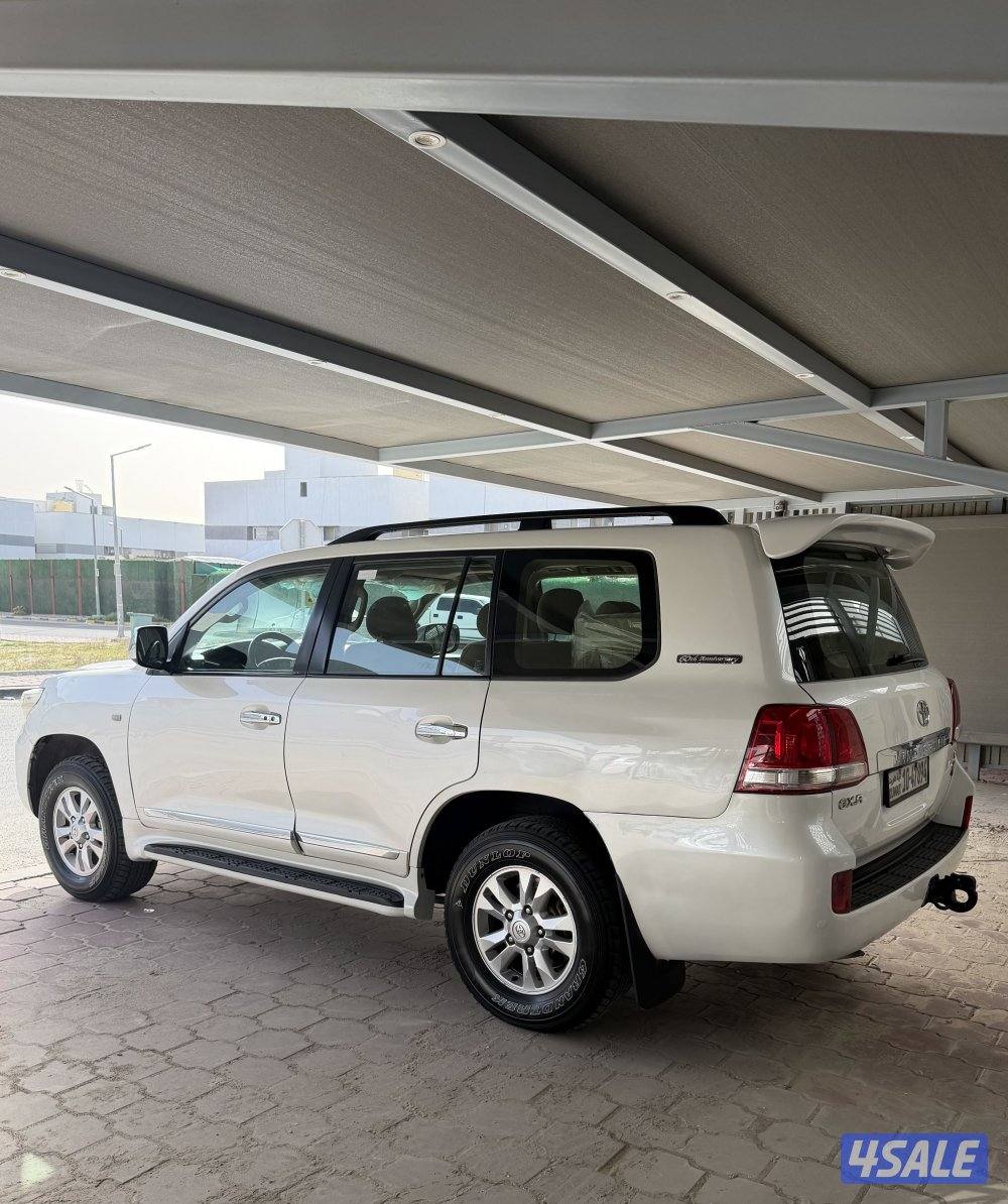 للبيع لاندكروزر 20111