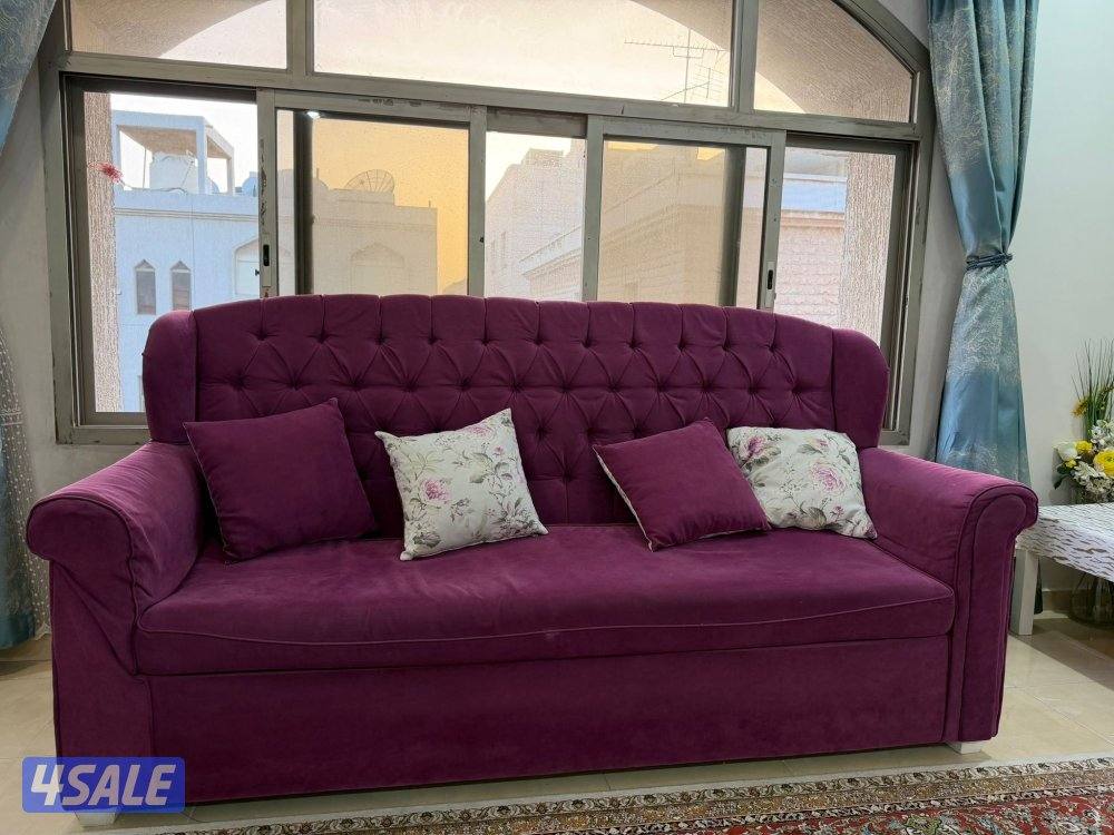 قنفات بيت بحاله جيده مكونه من ثلاث قطع وحده تكفي 4 والباقي شخص واحد3