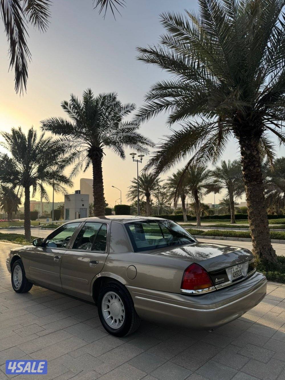 للبيع فورد فكتوريا موديل 2002 بحاله نادره1