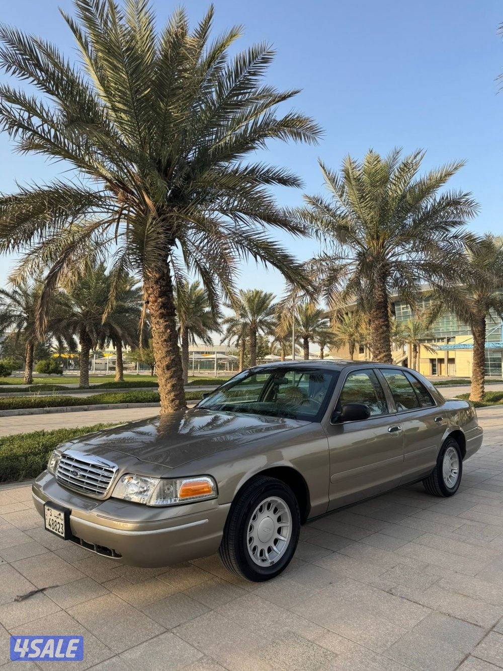 للبيع فورد فكتوريا موديل 2002 بحاله نادره0