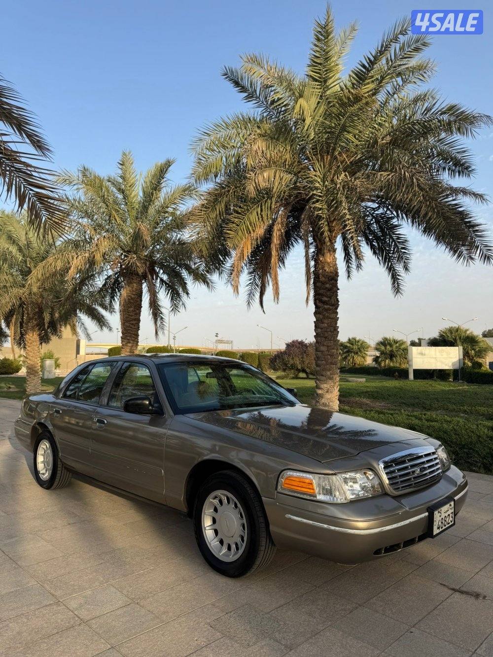 للبيع فورد فكتوريا موديل 2002 بحاله نادره2