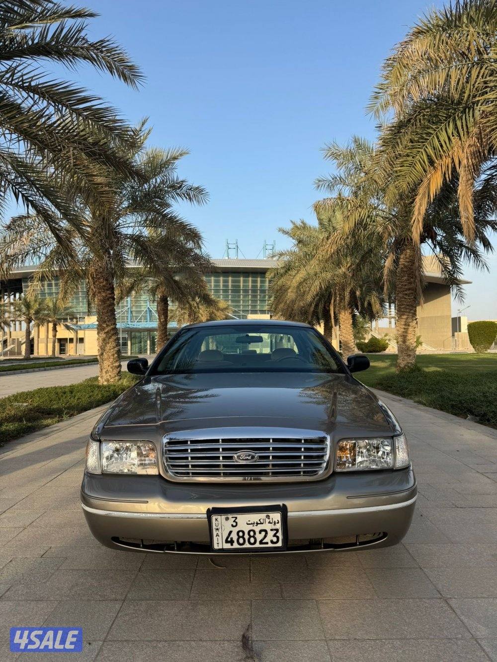 للبيع فورد فكتوريا موديل 2002 بحاله نادره4