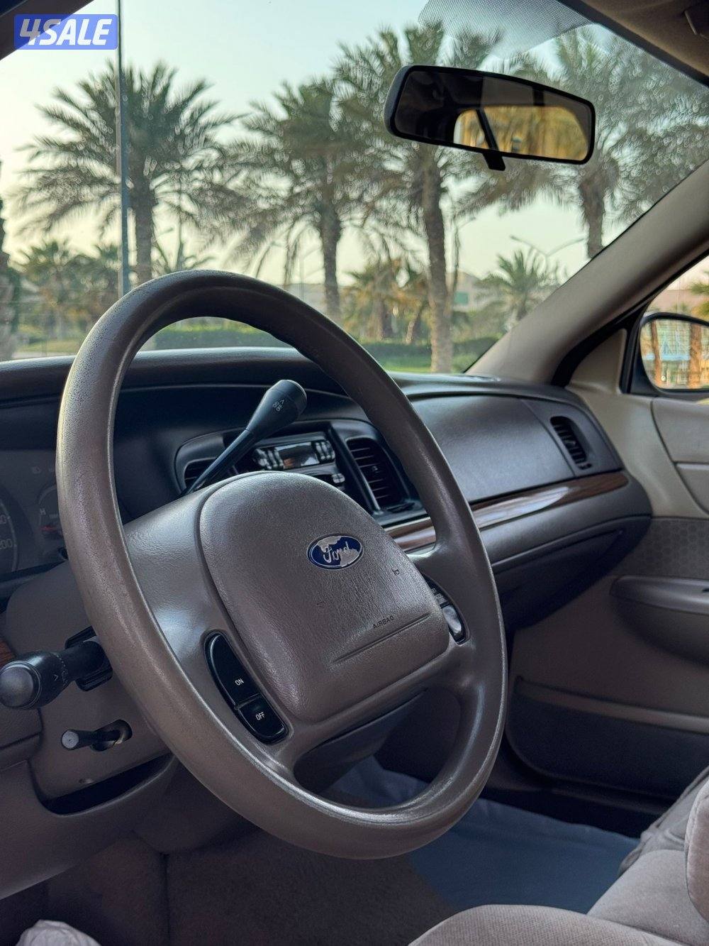 للبيع فورد فكتوريا موديل 2002 بحاله نادره5