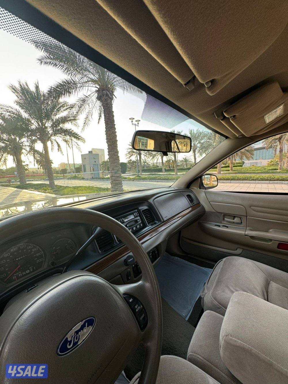 للبيع فورد فكتوريا موديل 2002 بحاله نادره6