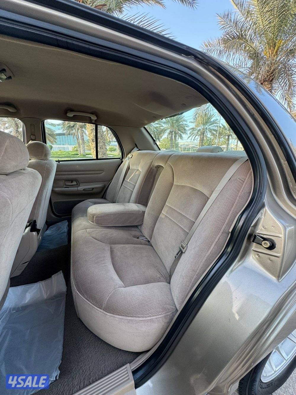 للبيع فورد فكتوريا موديل 2002 بحاله نادره7